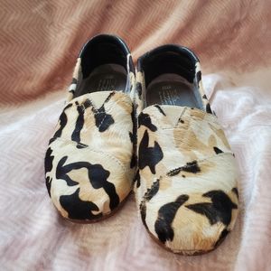 TOMS Animal Print Faux Fur Flats Size 6.5